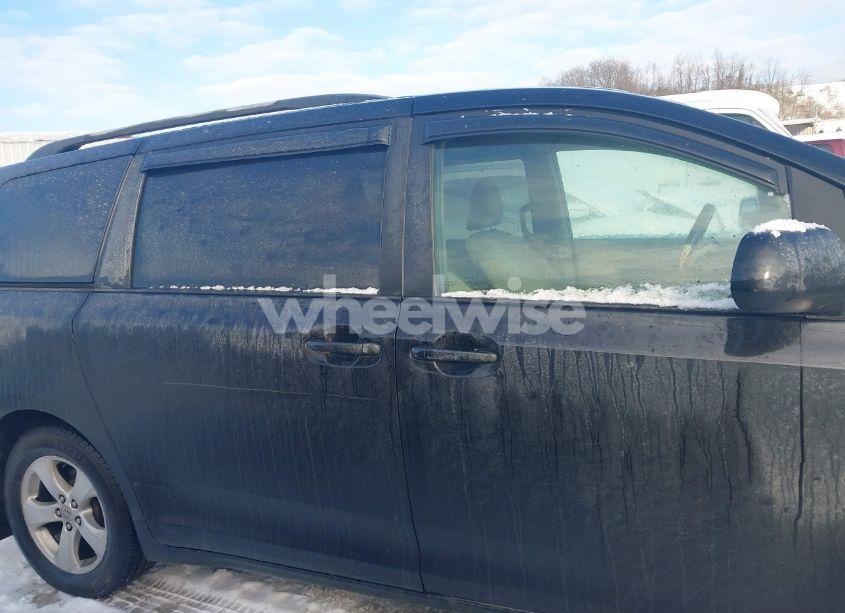 Photo 13 of 2011 Toyota Sienna LE V6 (VIN 5TDKK3DC3BS057303)