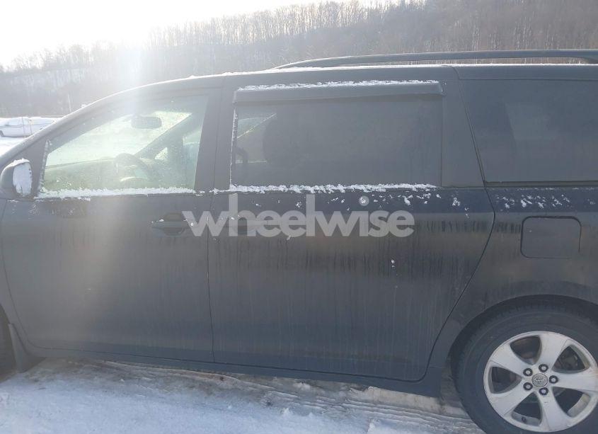 Photo 14 of 2011 Toyota Sienna LE V6 (VIN 5TDKK3DC3BS057303)