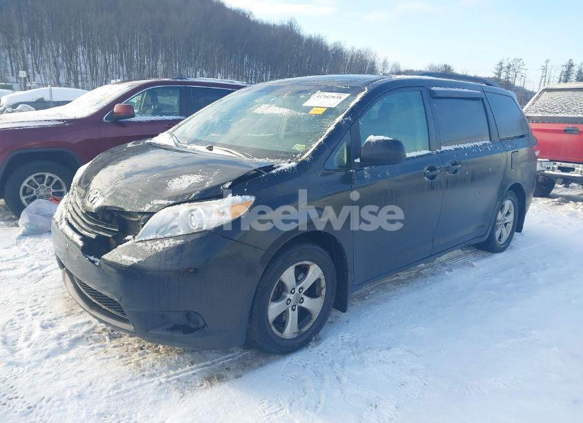 Photo 2 of 2011 Toyota Sienna LE V6 (VIN 5TDKK3DC3BS057303)