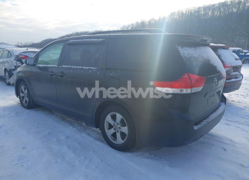 Photo 3 of 2011 Toyota Sienna LE V6 (VIN 5TDKK3DC3BS057303)