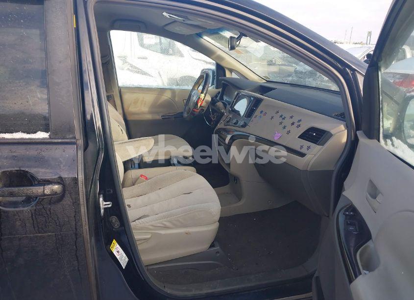 Photo 5 of 2011 Toyota Sienna LE V6 (VIN 5TDKK3DC3BS057303)