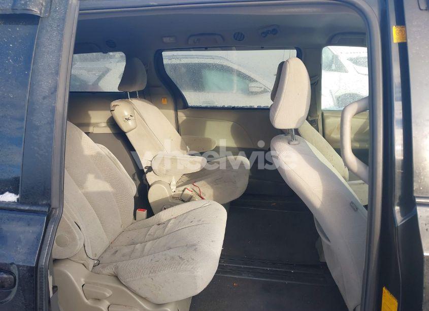 Photo 8 of 2011 Toyota Sienna LE V6 (VIN 5TDKK3DC3BS057303)