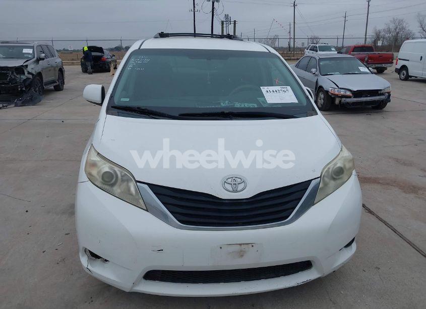 Photo 11 of 2011 Toyota Sienna LE V6 (VIN 5TDKK3DC3BS060783)