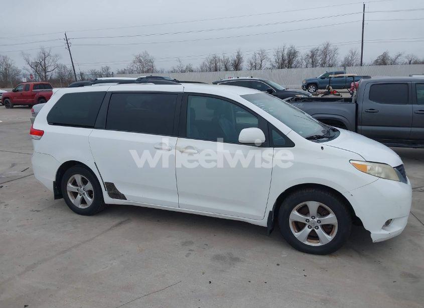 Photo 12 of 2011 Toyota Sienna LE V6 (VIN 5TDKK3DC3BS060783)