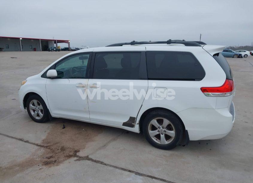 Photo 13 of 2011 Toyota Sienna LE V6 (VIN 5TDKK3DC3BS060783)