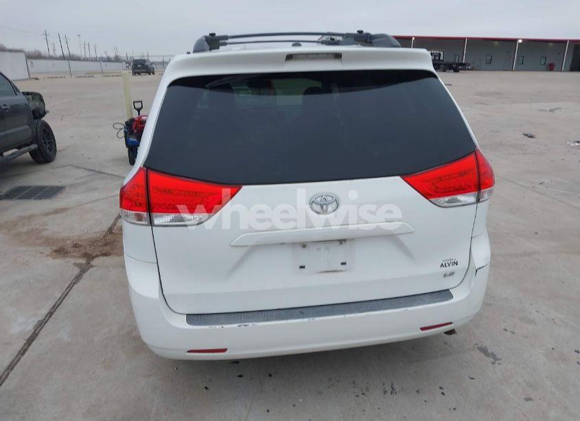 Photo 15 of 2011 Toyota Sienna LE V6 (VIN 5TDKK3DC3BS060783)