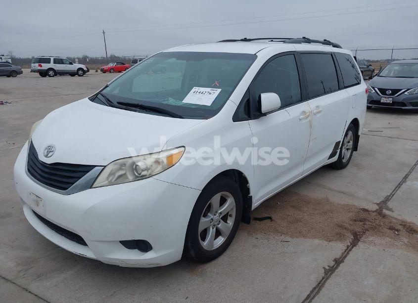 Photo 2 of 2011 Toyota Sienna LE V6 (VIN 5TDKK3DC3BS060783)