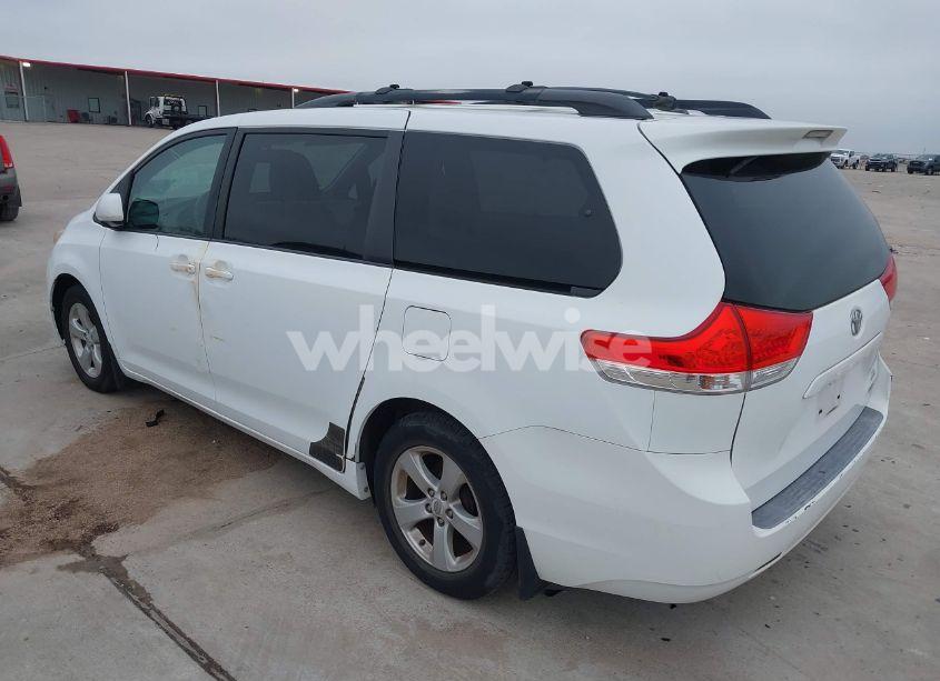 Photo 3 of 2011 Toyota Sienna LE V6 (VIN 5TDKK3DC3BS060783)