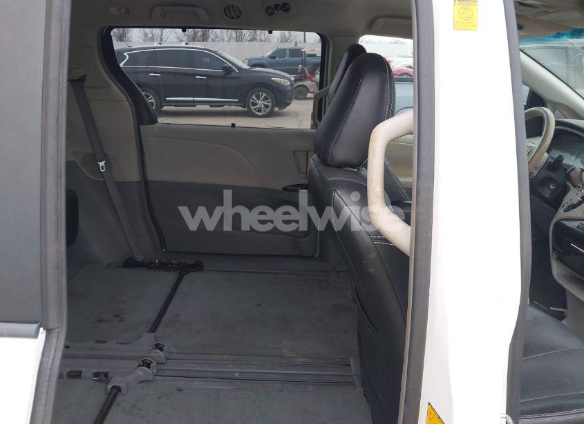 Photo 8 of 2011 Toyota Sienna LE V6 (VIN 5TDKK3DC3BS060783)