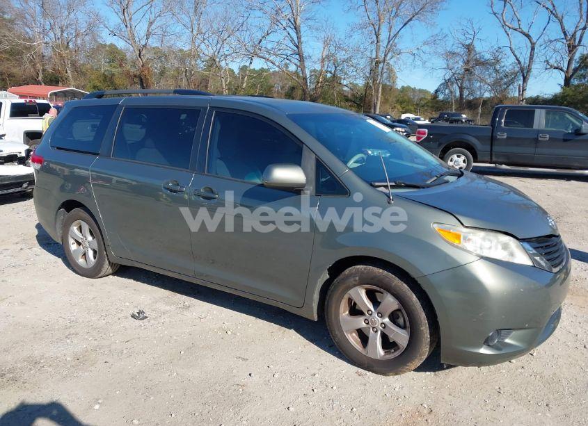 2011 Toyota Sienna LE V6 (VIN 5TDKK3DC3BS078183) main photo