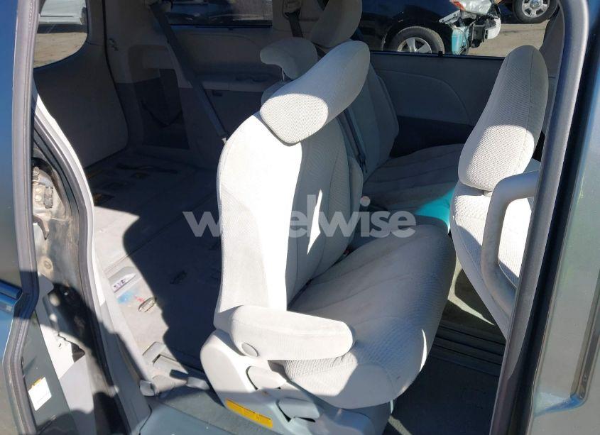 Photo 8 of 2011 Toyota Sienna LE V6 (VIN 5TDKK3DC3BS078183)