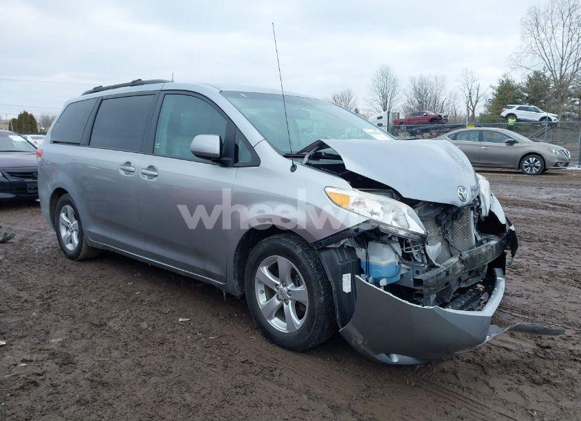 2011 Toyota Sienna LE V6 (VIN 5TDKK3DC3BS083769) main photo