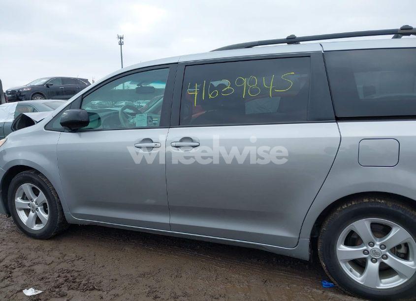 Photo 14 of 2011 Toyota Sienna LE V6 (VIN 5TDKK3DC3BS083769)