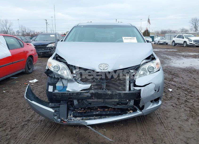 Photo 6 of 2011 Toyota Sienna LE V6 (VIN 5TDKK3DC3BS083769)