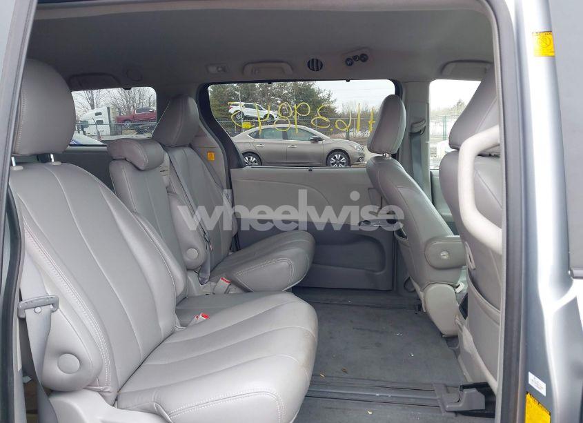 Photo 8 of 2011 Toyota Sienna LE V6 (VIN 5TDKK3DC3BS083769)