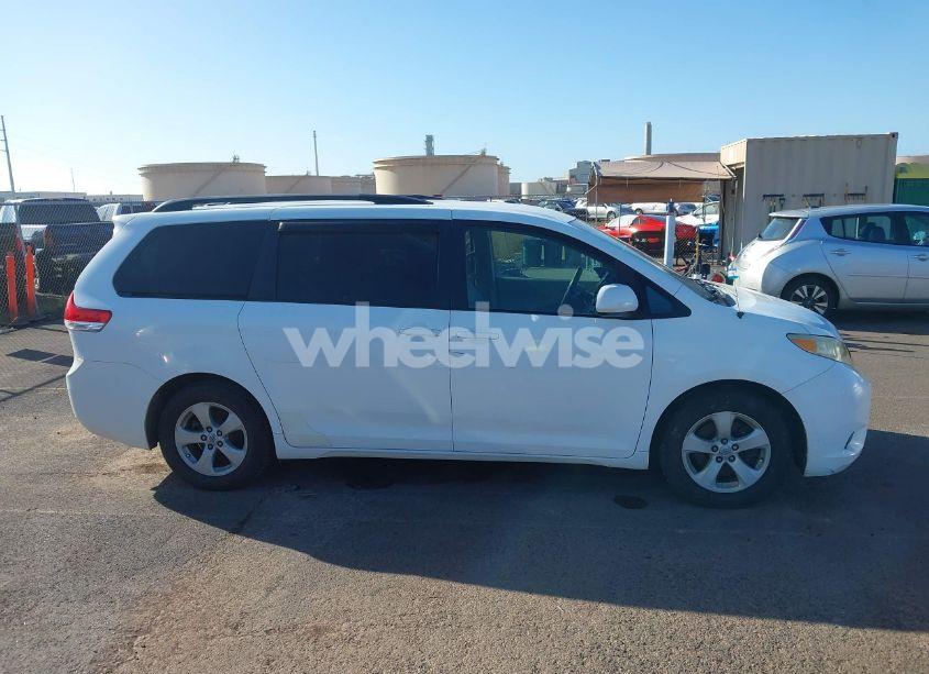 Photo 13 of 2011 Toyota Sienna LE V6/LE V6 AUTO ACCESS SEAT (VIN 5TDKK3DC3BS086073)