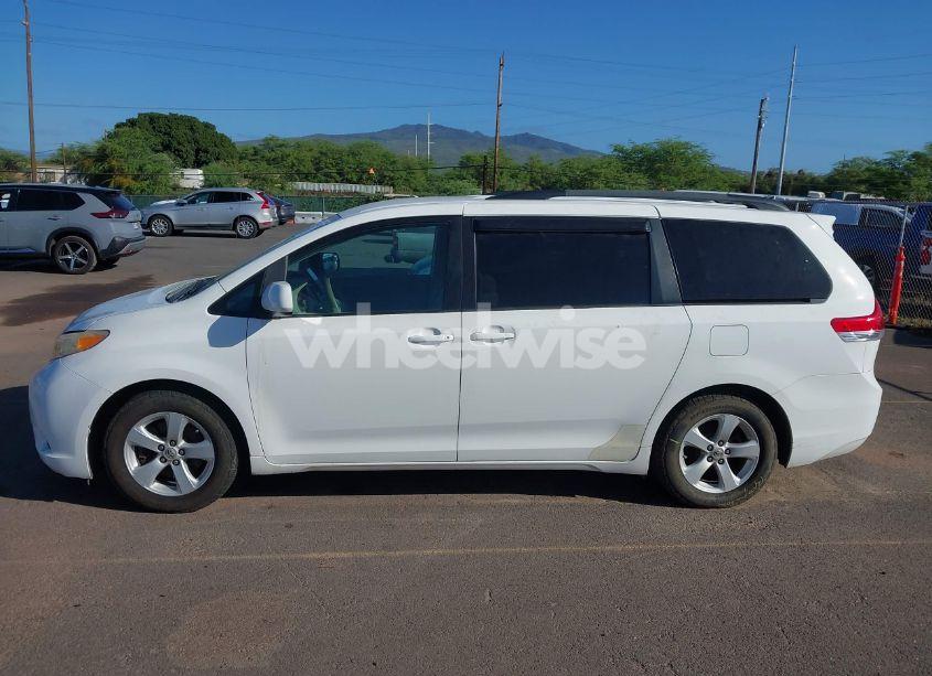 Photo 14 of 2011 Toyota Sienna LE V6/LE V6 AUTO ACCESS SEAT (VIN 5TDKK3DC3BS086073)