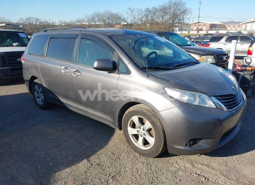 2011 Toyota Sienna LE V6 (VIN 5TDKK3DC3BS089958) main photo