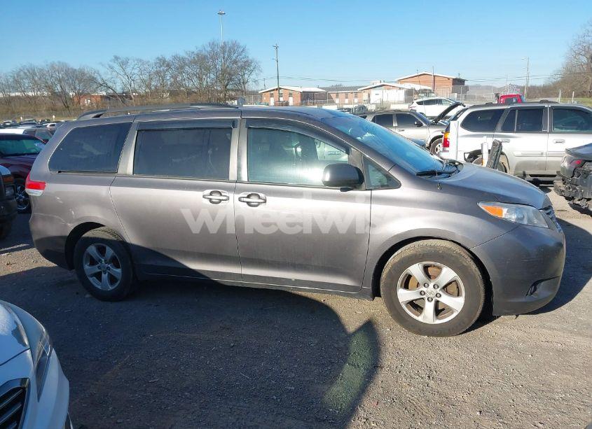 Photo 13 of 2011 Toyota Sienna LE V6 (VIN 5TDKK3DC3BS089958)