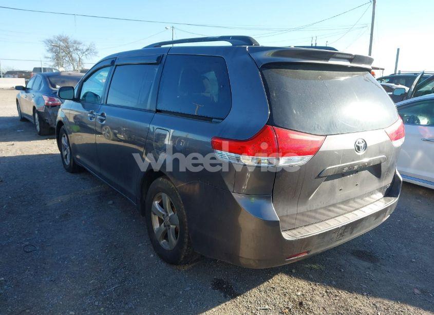 Photo 3 of 2011 Toyota Sienna LE V6 (VIN 5TDKK3DC3BS089958)