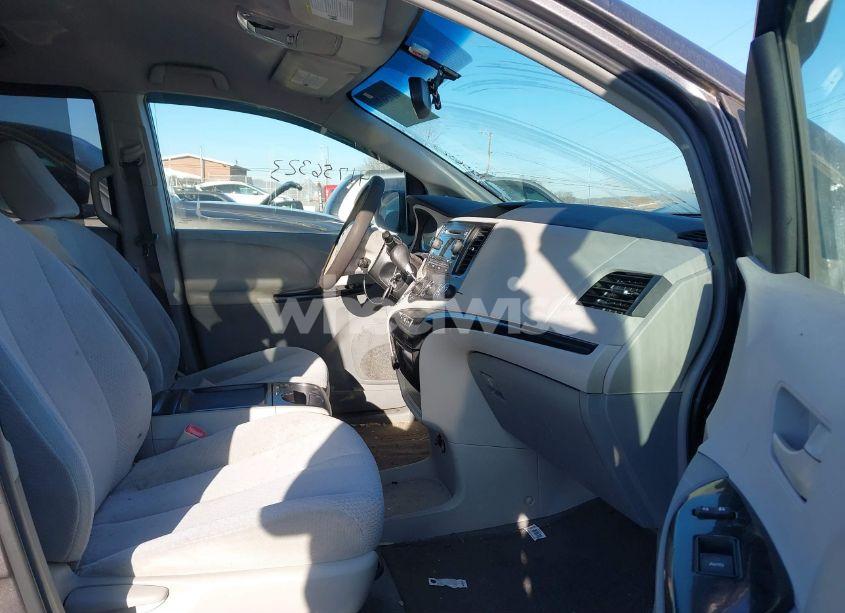 Photo 5 of 2011 Toyota Sienna LE V6 (VIN 5TDKK3DC3BS089958)