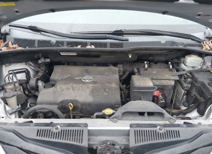 Photo 10 of 2011 Toyota Sienna LE V6 (VIN 5TDKK3DC3BS111697)