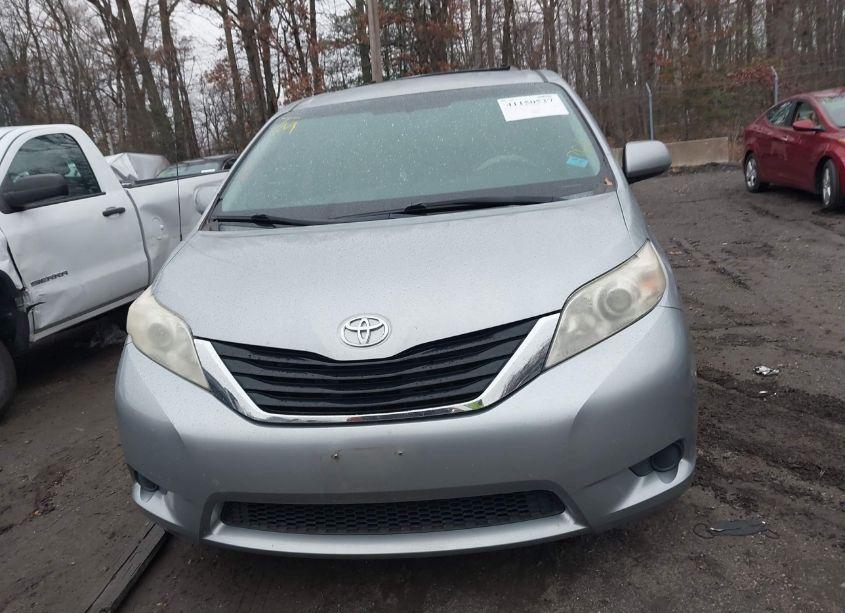 Photo 12 of 2011 Toyota Sienna LE V6 (VIN 5TDKK3DC3BS111697)