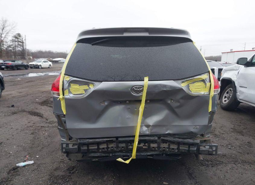 Photo 16 of 2011 Toyota Sienna LE V6 (VIN 5TDKK3DC3BS111697)
