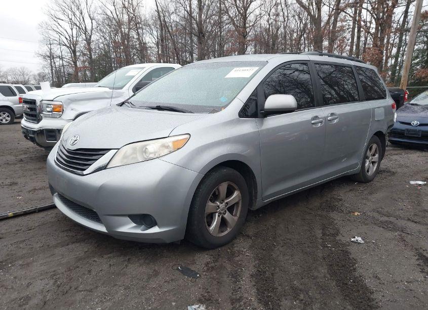 Photo 2 of 2011 Toyota Sienna LE V6 (VIN 5TDKK3DC3BS111697)