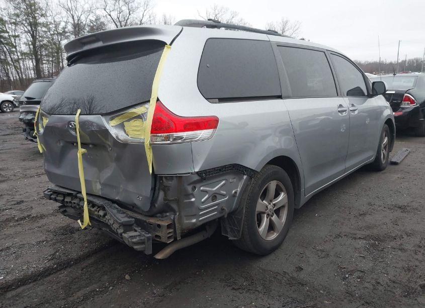 Photo 4 of 2011 Toyota Sienna LE V6 (VIN 5TDKK3DC3BS111697)