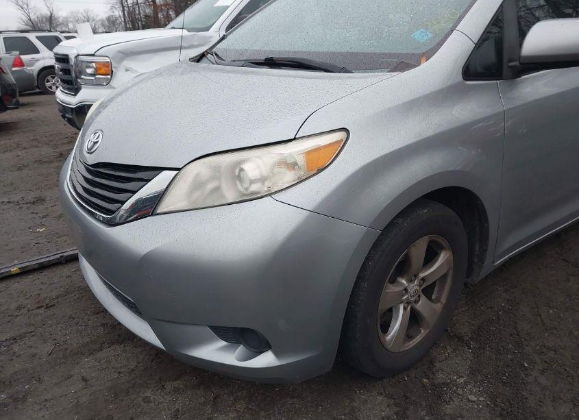 Photo 6 of 2011 Toyota Sienna LE V6 (VIN 5TDKK3DC3BS111697)