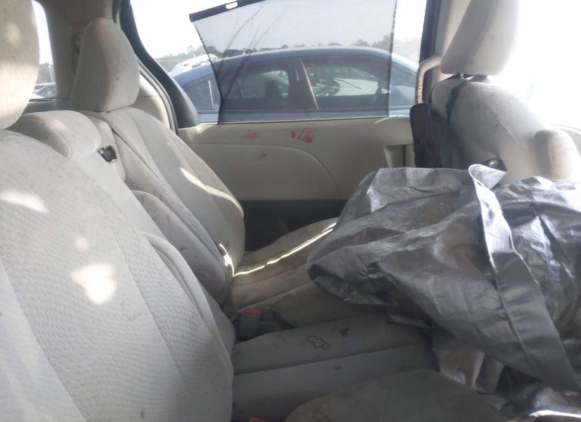 Photo 8 of 2011 Toyota Sienna LE V6 (VIN 5TDKK3DC3BS113496)