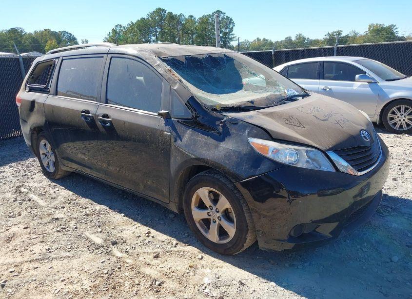 2011 Toyota Sienna LE V6 (VIN 5TDKK3DC3BS123008) main photo
