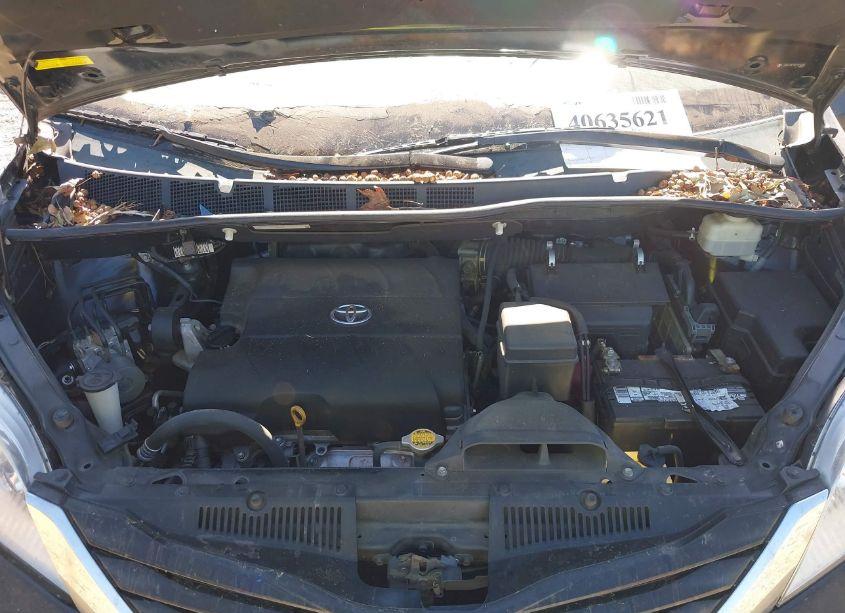 Photo 10 of 2011 Toyota Sienna LE V6 (VIN 5TDKK3DC3BS123008)