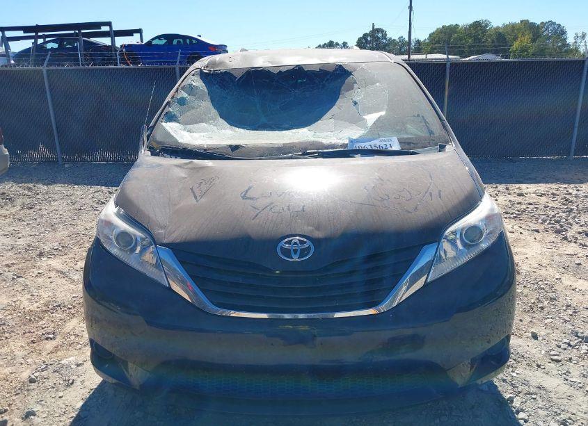 Photo 13 of 2011 Toyota Sienna LE V6 (VIN 5TDKK3DC3BS123008)