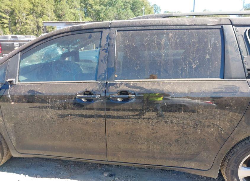 Photo 15 of 2011 Toyota Sienna LE V6 (VIN 5TDKK3DC3BS123008)