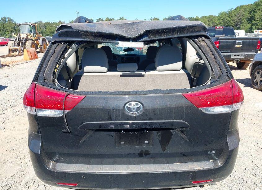 Photo 17 of 2011 Toyota Sienna LE V6 (VIN 5TDKK3DC3BS123008)