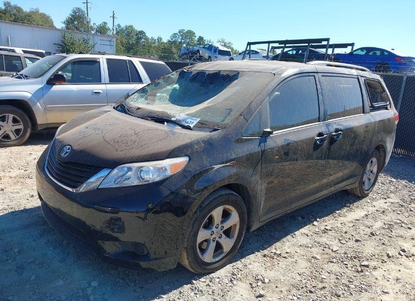 Photo 2 of 2011 Toyota Sienna LE V6 (VIN 5TDKK3DC3BS123008)