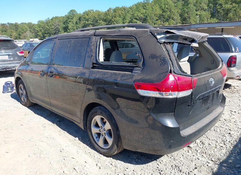 Photo 3 of 2011 Toyota Sienna LE V6 (VIN 5TDKK3DC3BS123008)