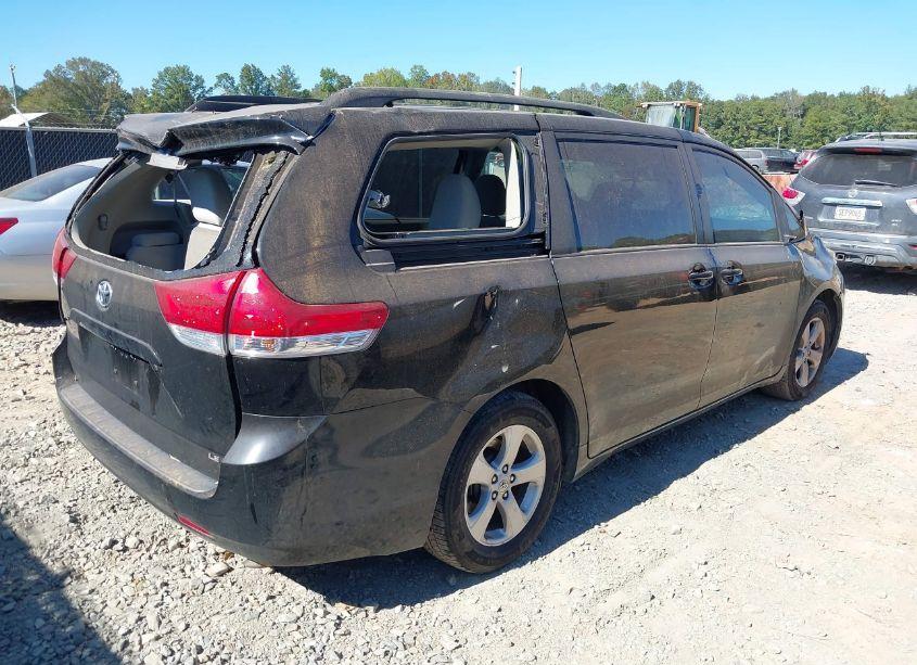 Photo 4 of 2011 Toyota Sienna LE V6 (VIN 5TDKK3DC3BS123008)