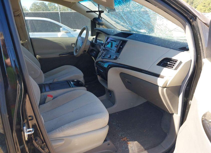 Photo 5 of 2011 Toyota Sienna LE V6 (VIN 5TDKK3DC3BS123008)