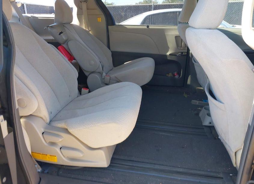 Photo 8 of 2011 Toyota Sienna LE V6 (VIN 5TDKK3DC3BS123008)