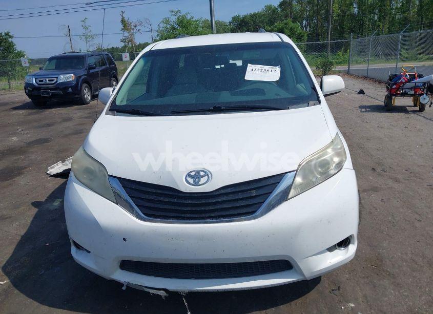 Photo 11 of 2011 Toyota Sienna LE V6 (VIN 5TDKK3DC3BS156395)