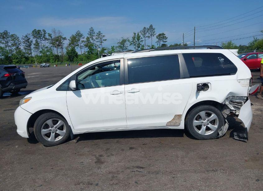 Photo 13 of 2011 Toyota Sienna LE V6 (VIN 5TDKK3DC3BS156395)