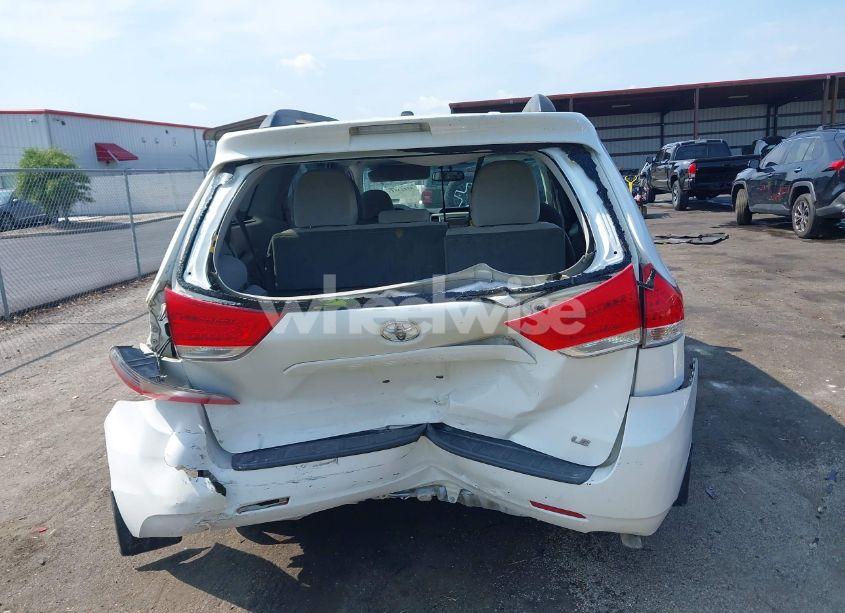 Photo 15 of 2011 Toyota Sienna LE V6 (VIN 5TDKK3DC3BS156395)