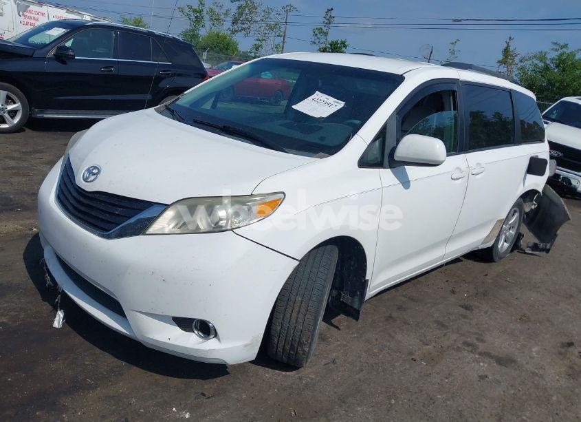 Photo 2 of 2011 Toyota Sienna LE V6 (VIN 5TDKK3DC3BS156395)