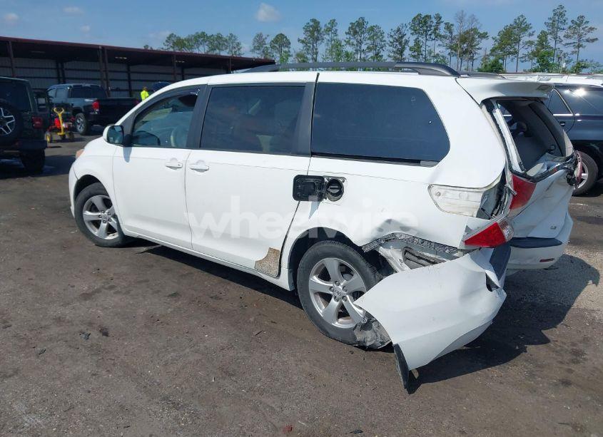 Photo 3 of 2011 Toyota Sienna LE V6 (VIN 5TDKK3DC3BS156395)
