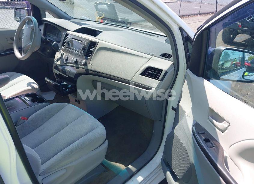 Photo 5 of 2011 Toyota Sienna LE V6 (VIN 5TDKK3DC3BS156395)