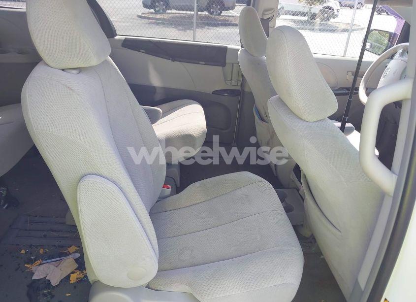 Photo 8 of 2011 Toyota Sienna LE V6 (VIN 5TDKK3DC3BS156395)