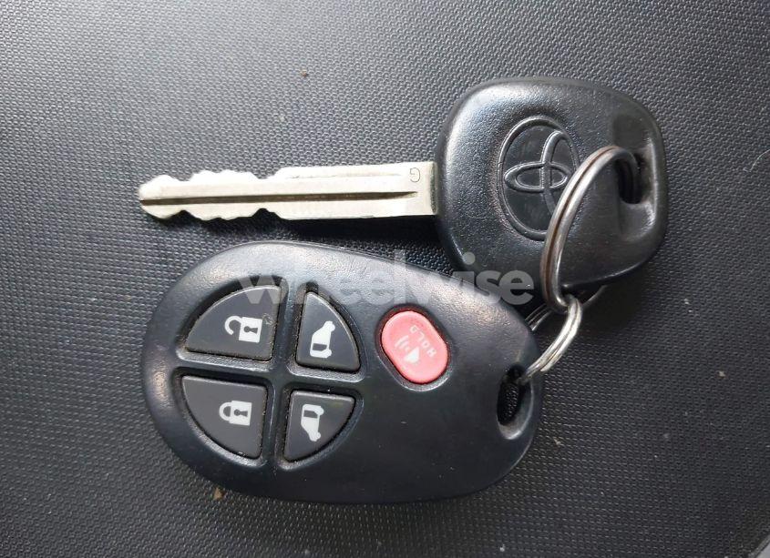 Photo 11 of 2011 Toyota Sienna LE V6 (VIN 5TDKK3DC3BS166098)